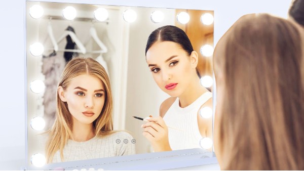 智能镜子：创新科技引领美妆新时代