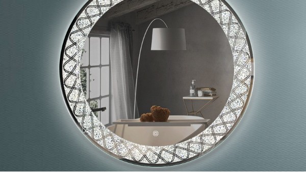 智能浴室镜：科技融合的未来之镜